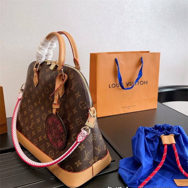 High quality shell bag size:36*28cm LOV #31576