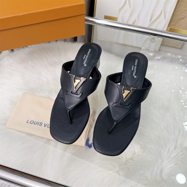 High quality slippers size:5-12 with box LOV #31590