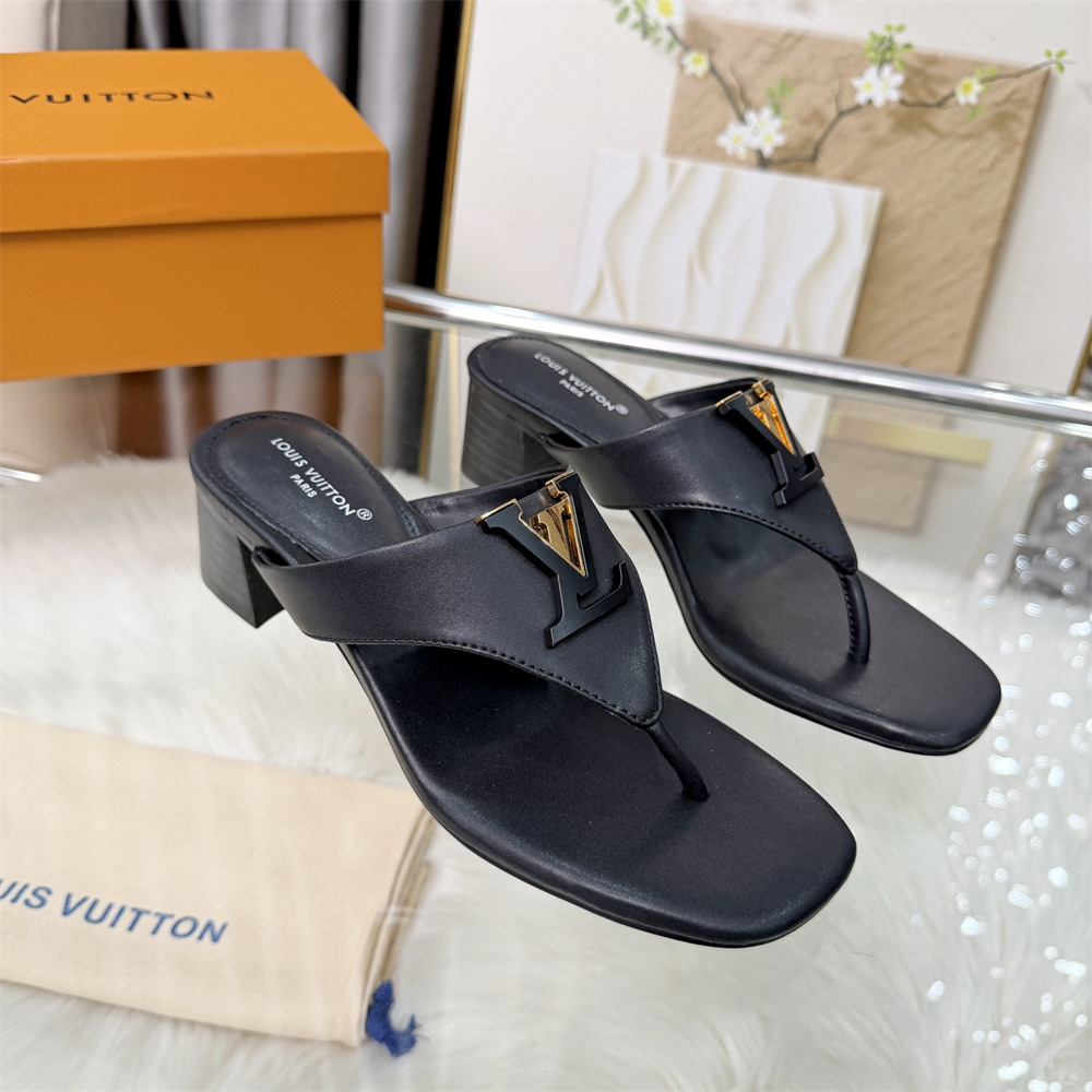High quality slippers size:5-12 with box LOV #31590 - Image 3