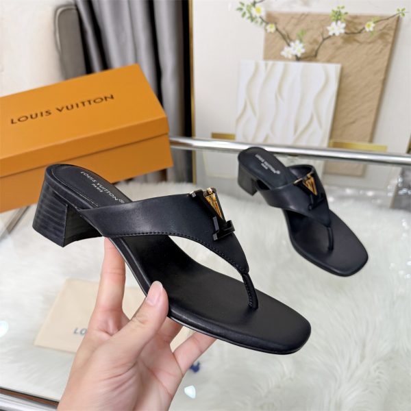 High quality slippers size:5-12 with box LOV #31590