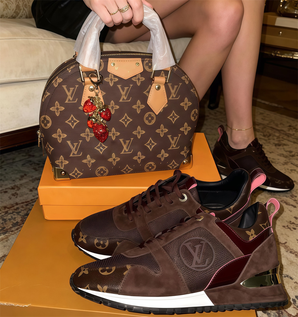 High quality sneaker & shell bag (no chaim) set free shipping LOV #31597 - Image 1