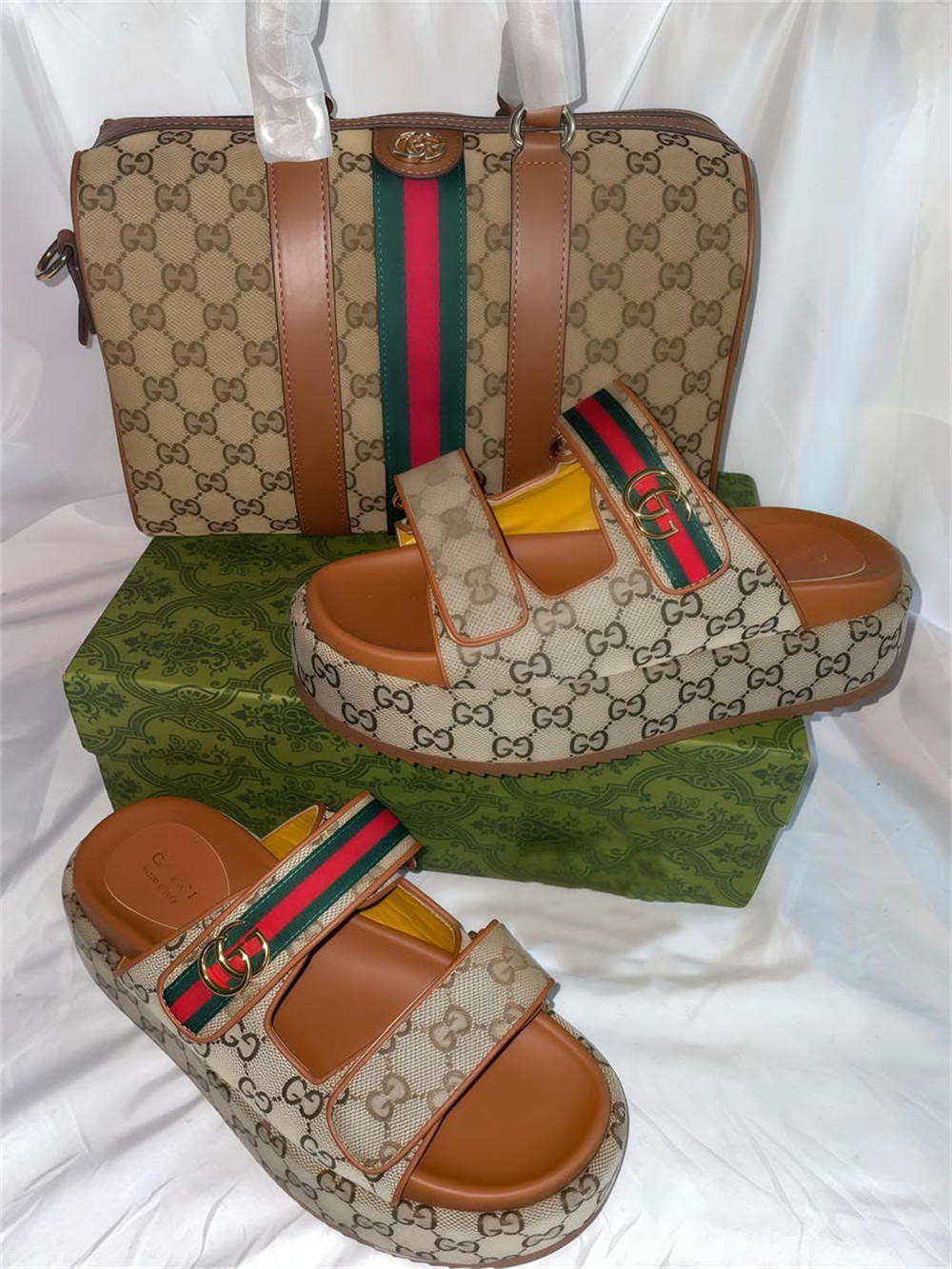 High quality slippers & handbag free shipping GUI #31620 - Image 1
