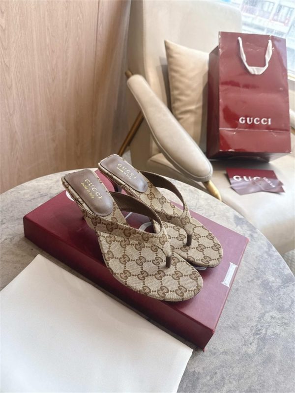 High quality slippers size:5-11 with box GUI #C0586