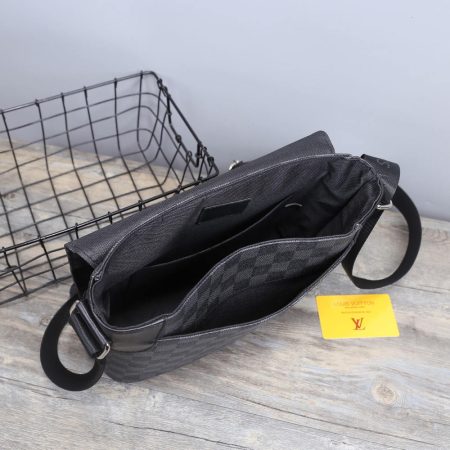 Wholesale messenger bag size:27*22*7cm HN #C0738