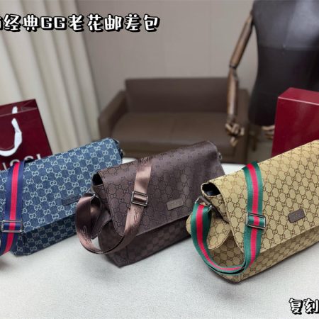 High quality messenger bag size:32*27cm GUI #C0744