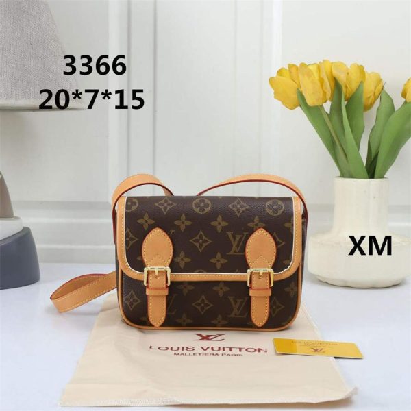 Wholesale messenger bag size:20*15*7cm LOV HN #C0768
