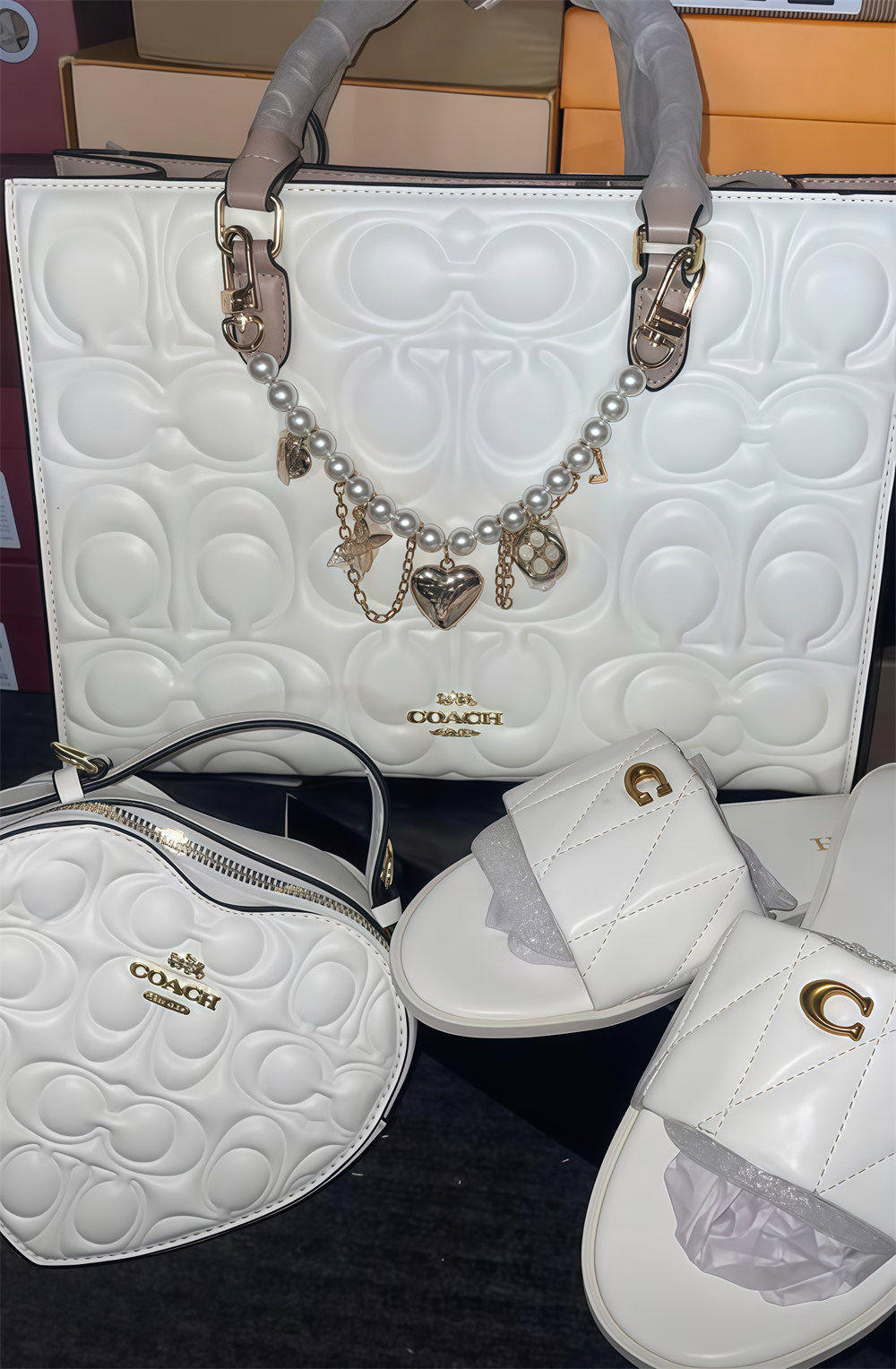 High quality slippers & toter bag(No Chain ) & shoulder bag set free shipping COH #X1582 - Image 1