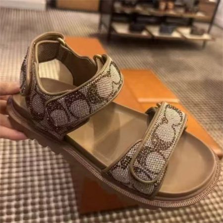 Wholesale fashion sandal for women size:5-11 with box COH #X1557