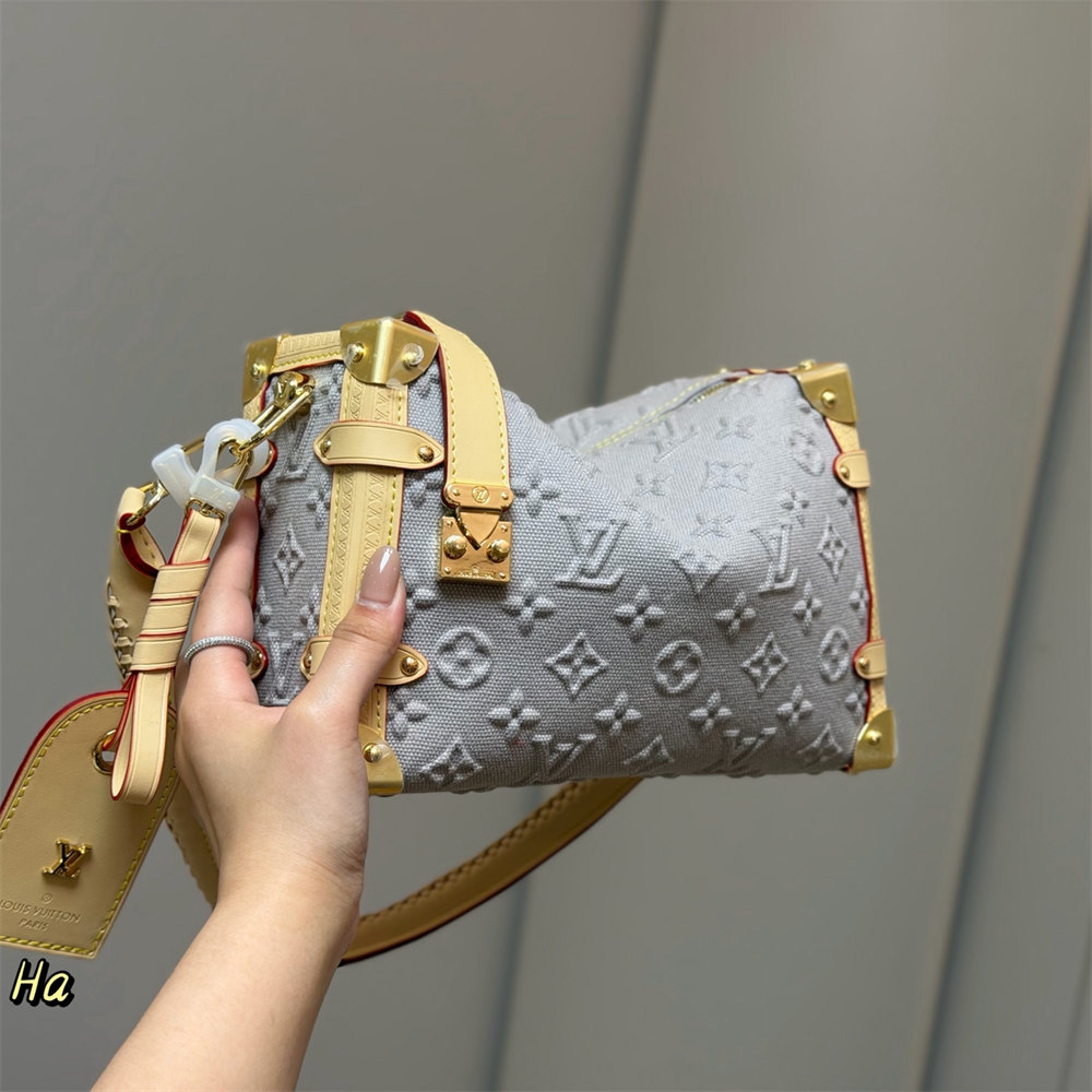 High quality shoulder bag size:23*16cm LOV #Z0788 - Image 3